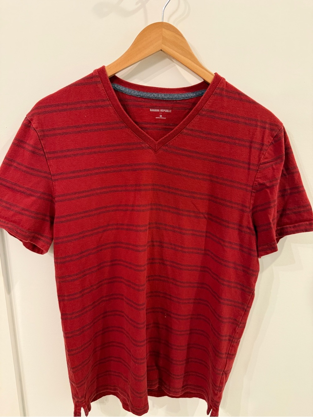 Banana Republic Men’s Red Short‑Sleeve V‑Neck with Subtle Stripes
